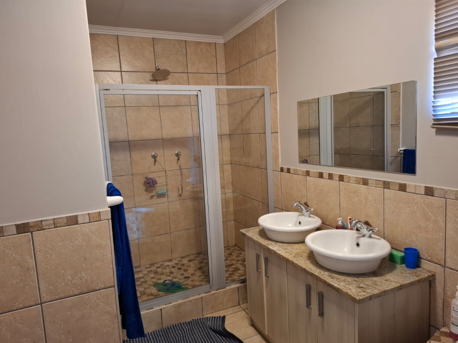 To Let 3 Bedroom Property for Rent in Hillside Free State